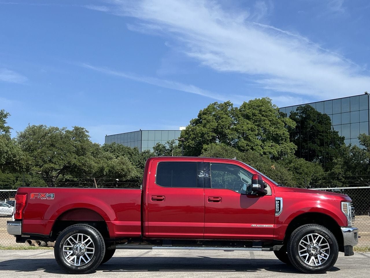 Used 2019 Ford F250 Lariat w/ Lariat Value Package AWD/4WD image 3