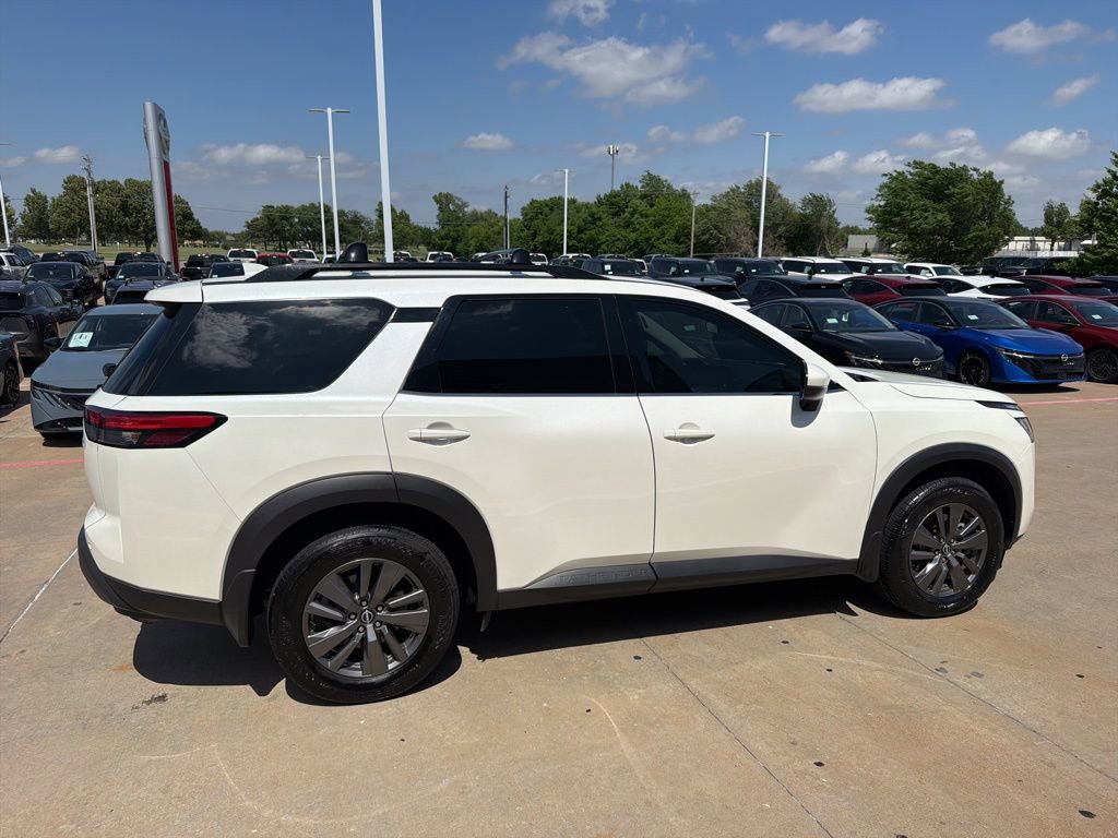 Used 2024 Nissan Pathfinder SV FWD image 6