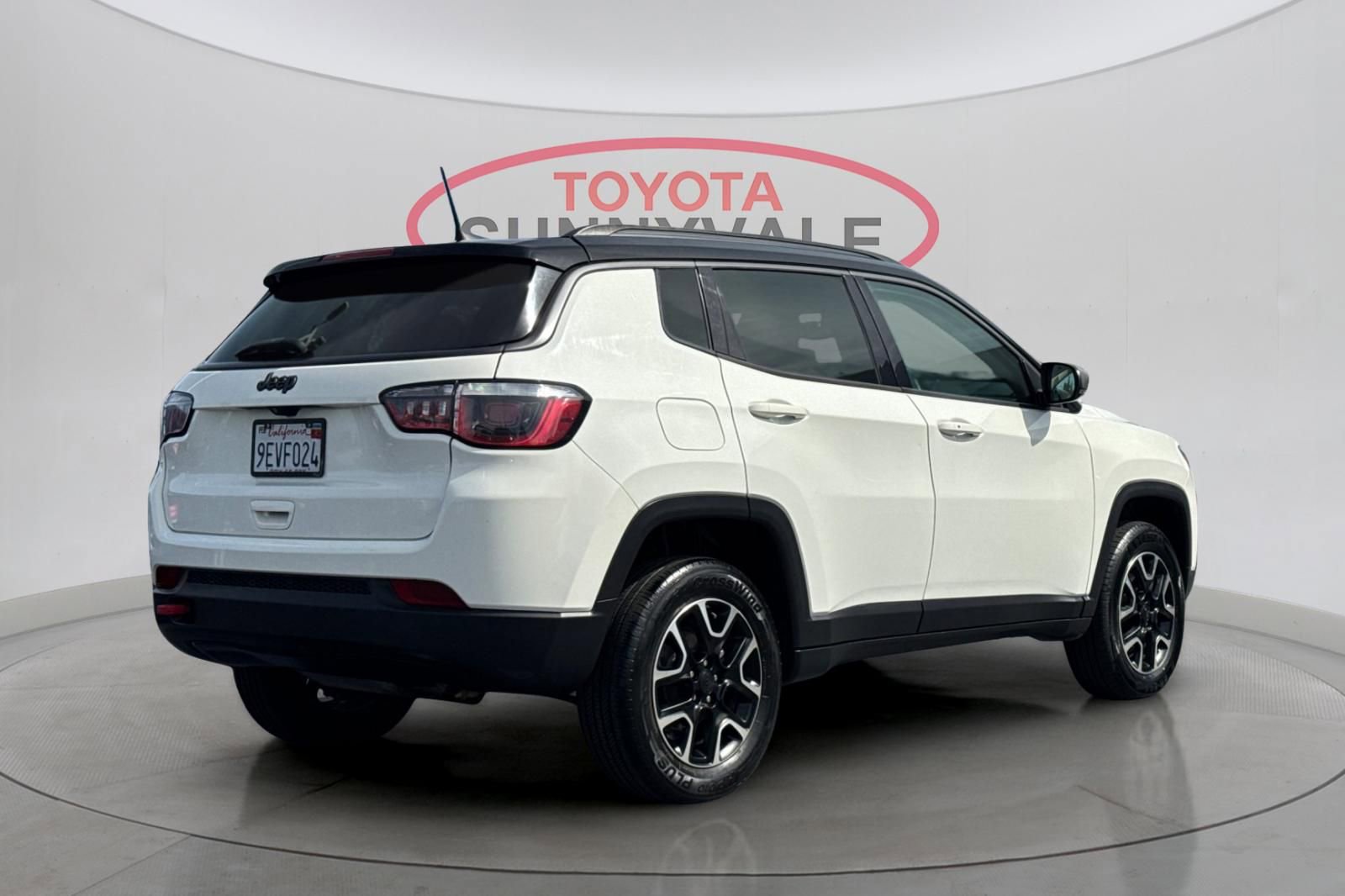 Used 2019 Jeep Compass Trailhawk AWD/4WD image 3