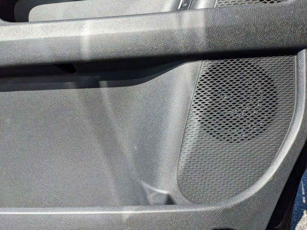 New 2025 Volkswagen ID. Buzz Pro S image 27