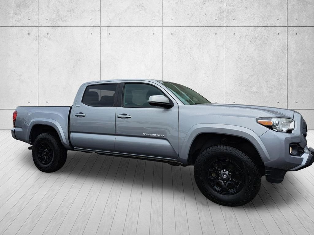 Used 2020 Toyota Tacoma SR5 AWD/4WD image 3