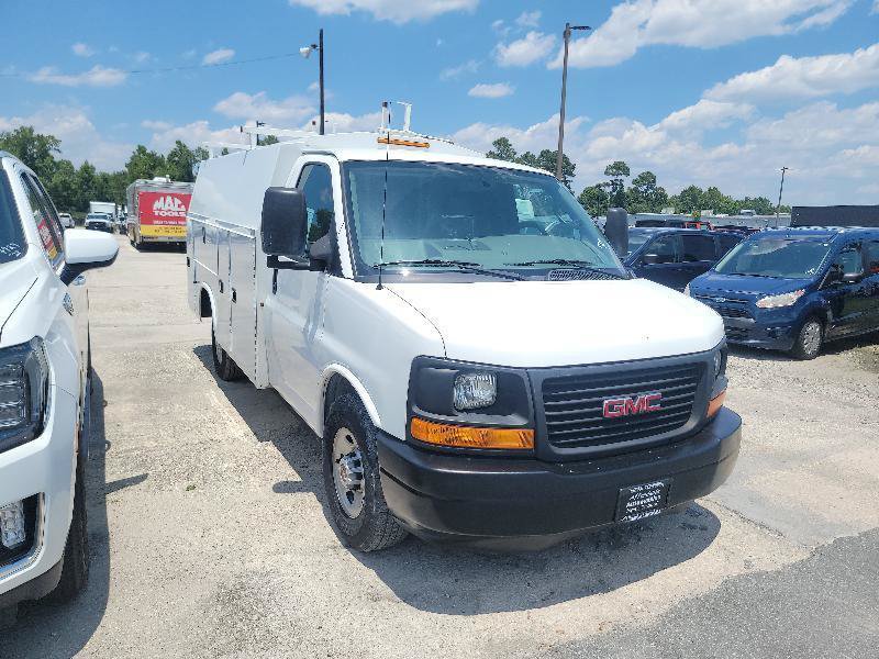Used 2016 GMC Savana 3500 RWD image 2