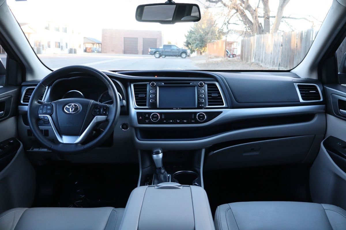 Used 2014 Toyota Highlander XLE image 16
