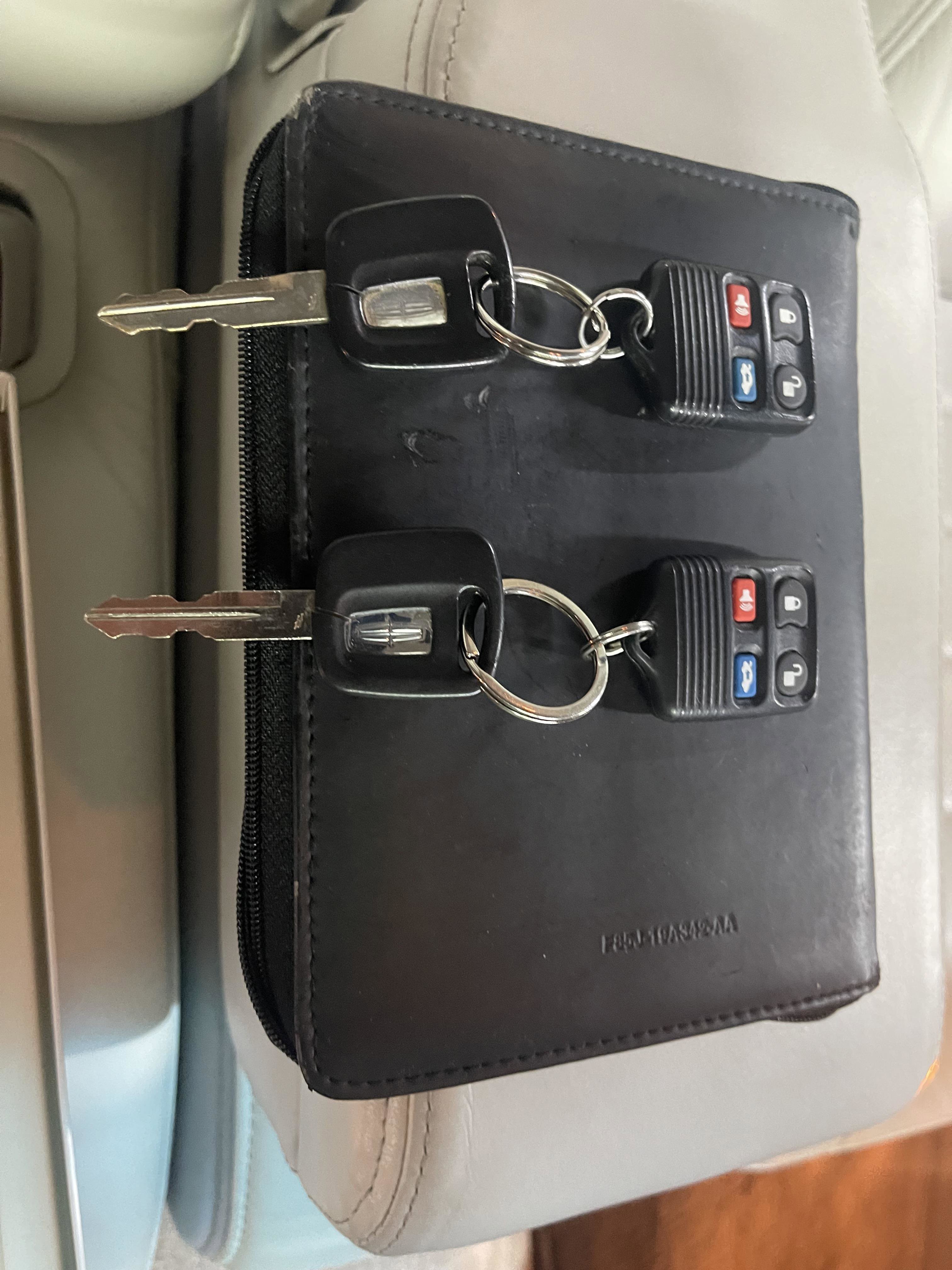 Used 1999 Lincoln Town Car Signature image 19