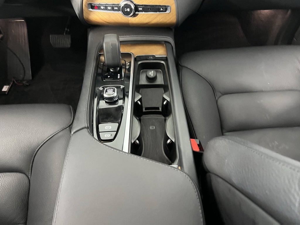 Used 2024 Volvo XC90 T8 Core w/ Protection Package Premier image 16