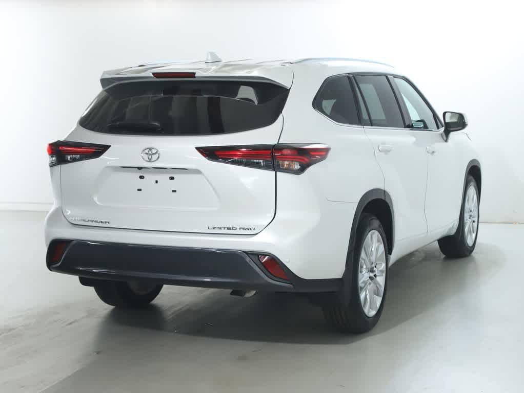 Used 2024 Toyota Highlander Limited AWD/4WD image 56