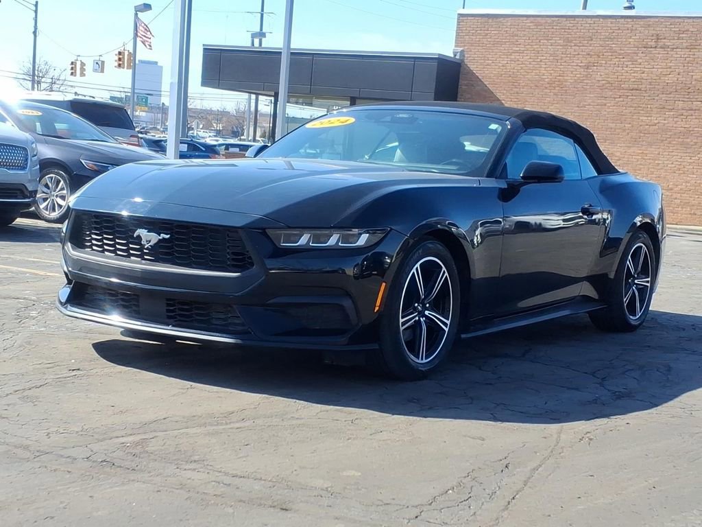Used 2024 Ford Mustang Premium image 3