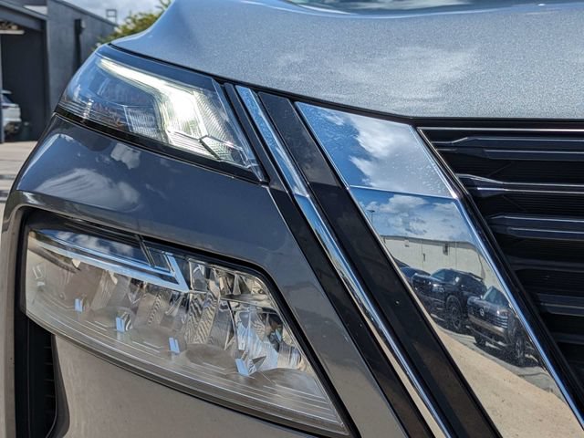 Used 2023 Nissan Rogue SV FWD image 10