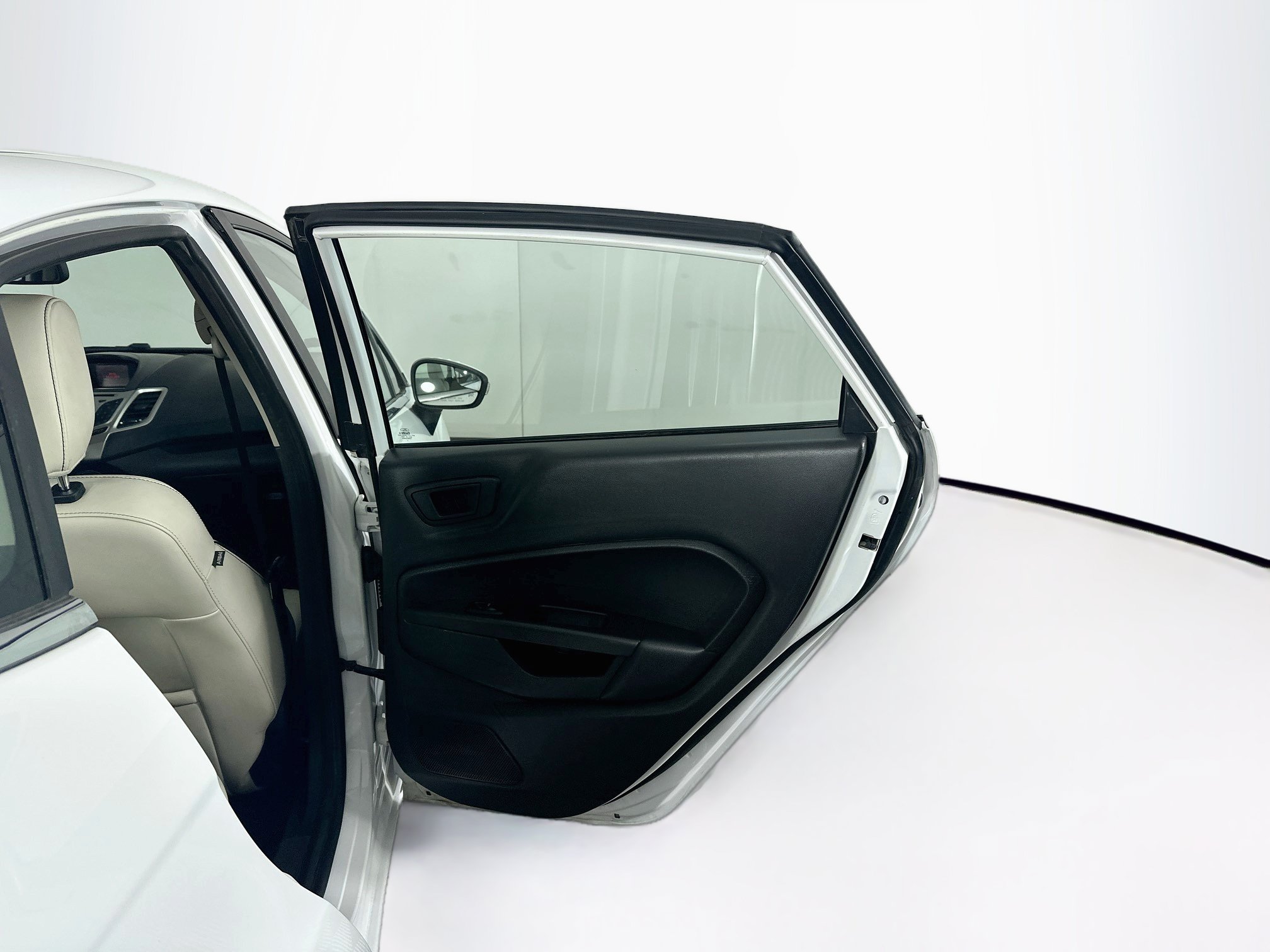 Used 2012 Ford Fiesta SEL FWD image 28