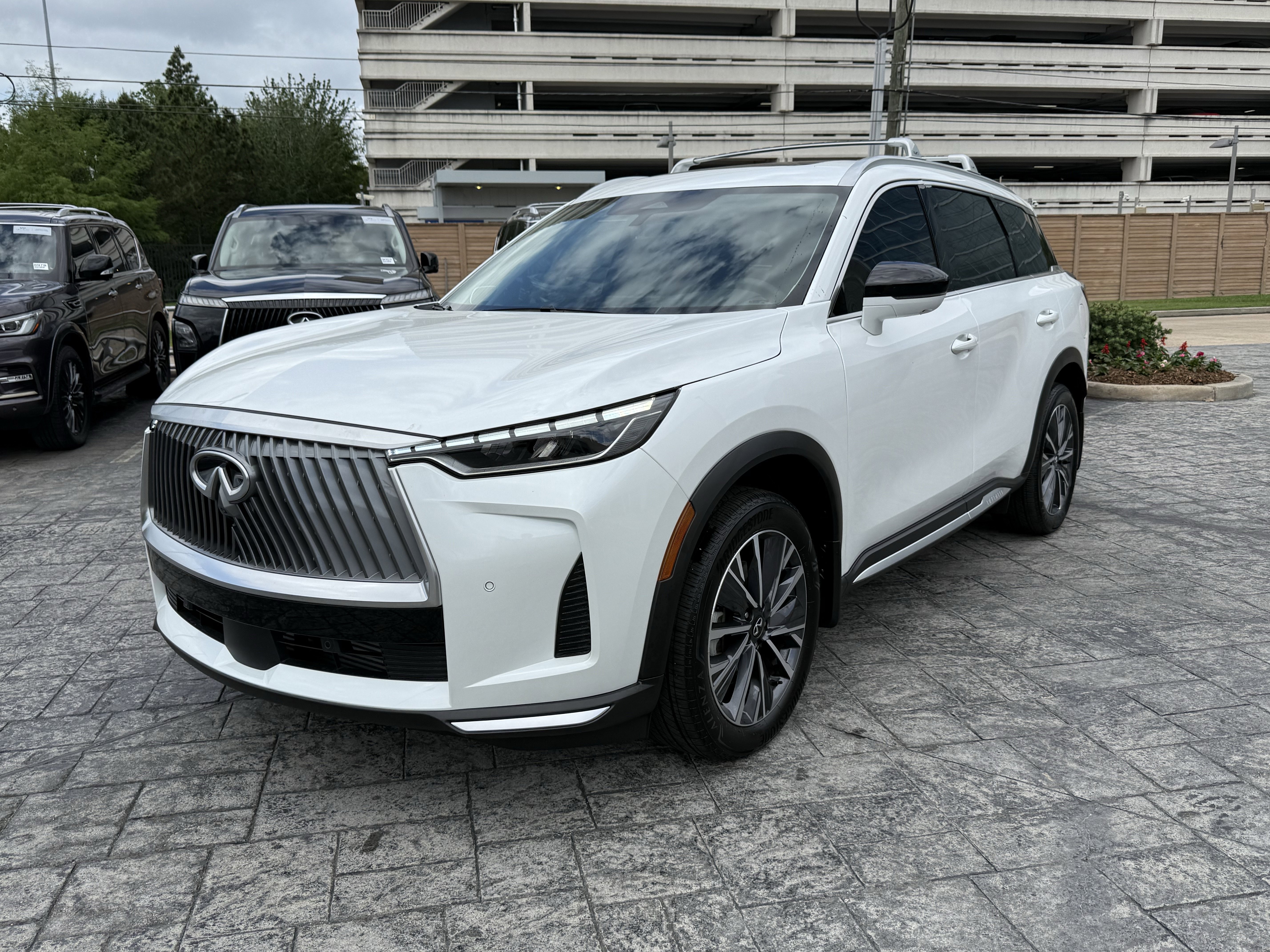 Certified 2026 INFINITI QX60 Luxe w/ Cargo Package image 3