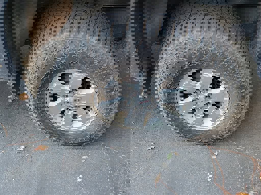 Used 2017 GMC Canyon 2WD Crew Cab w/ Convenience Package image 4