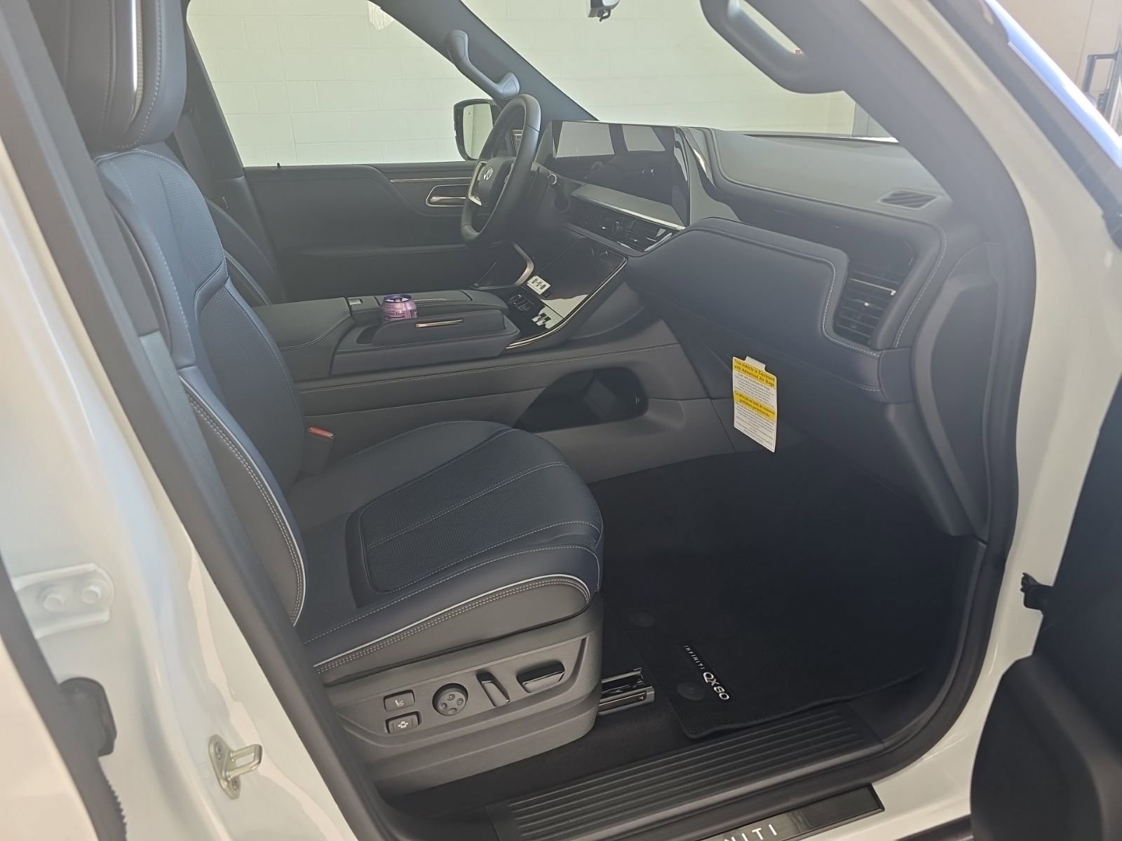 New 2026 INFINITI QX80 4WD image 9