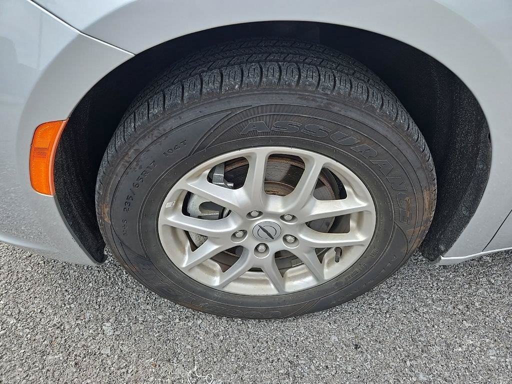 Used 2024 Chrysler Pacifica Touring-L FWD image 12