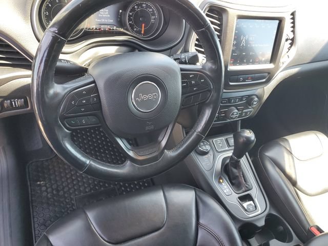 Used 2019 Jeep Cherokee Trailhawk w/ Comfort & Convenience Group AWD/4WD image 12