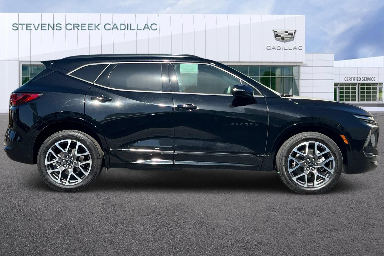 Used 2025 Chevrolet Blazer RS AWD/4WD image 2