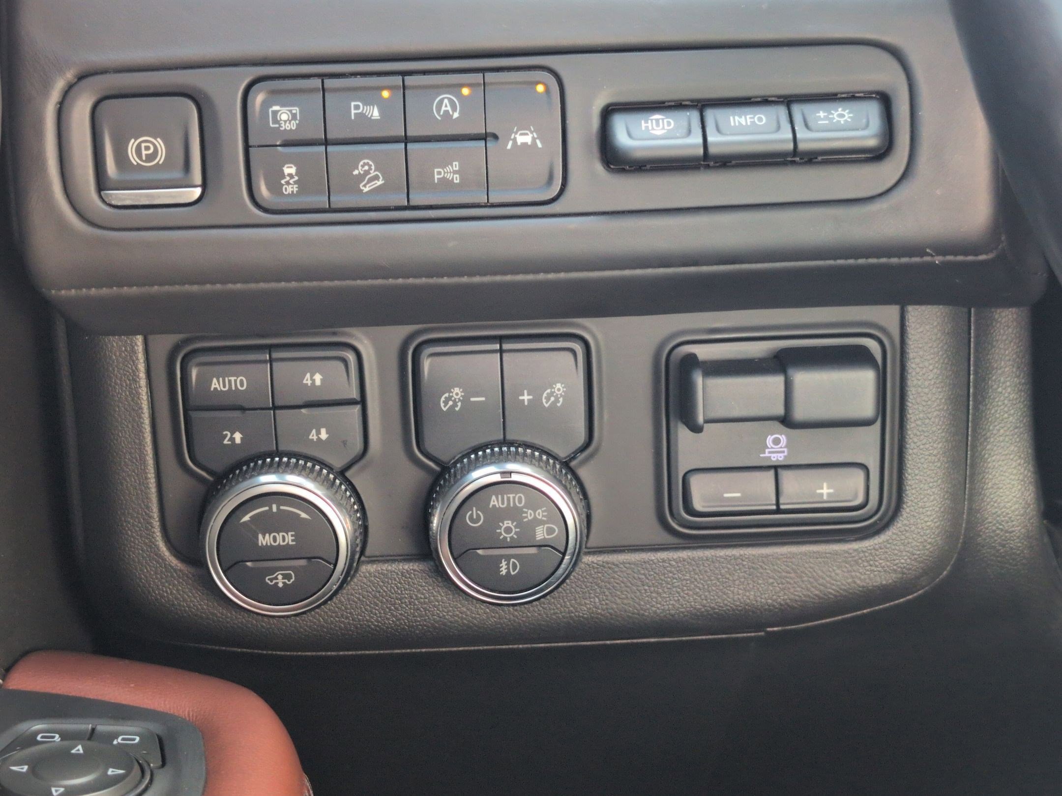 Used 2023 GMC Yukon Denali Ultimate AWD/4WD image 25