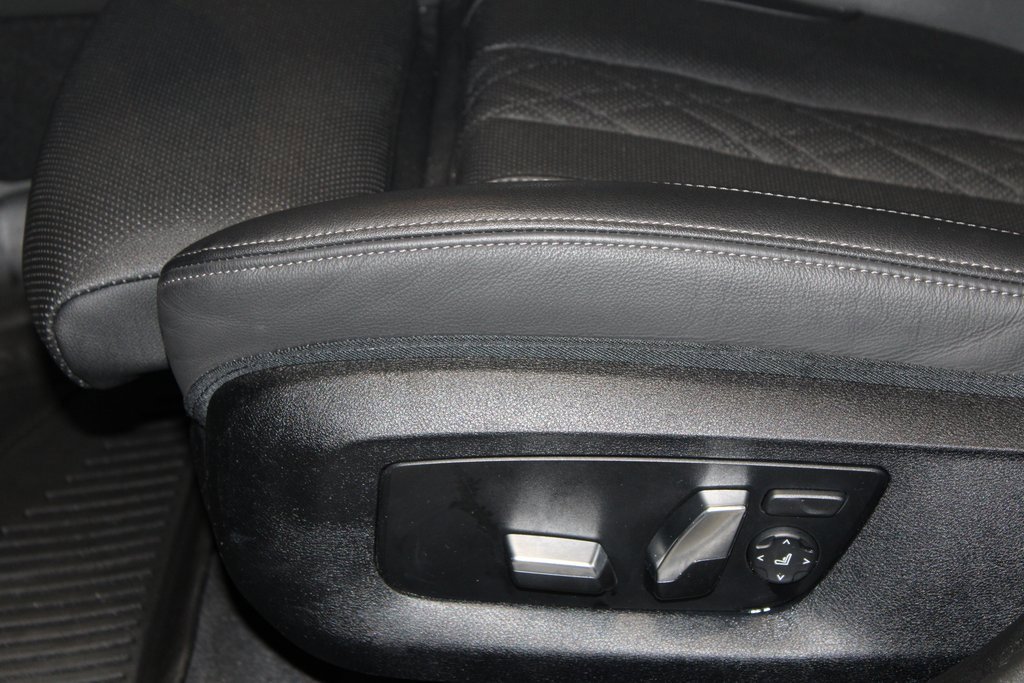 Used 2023 BMW 530i xDrive w/ Convenience Package image 16