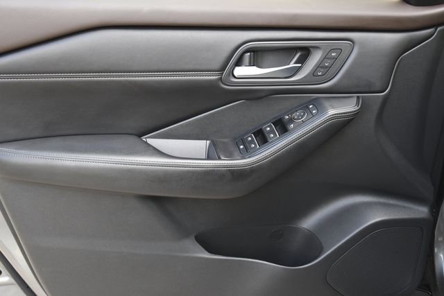 Used 2023 Nissan Rogue SL w/ SL Premium Package FWD image 23