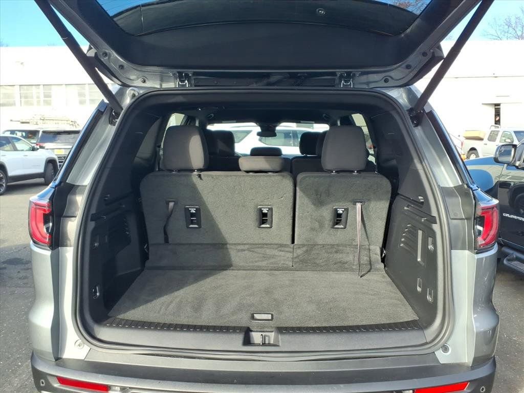 Used 2025 GMC Acadia Elevation image 10