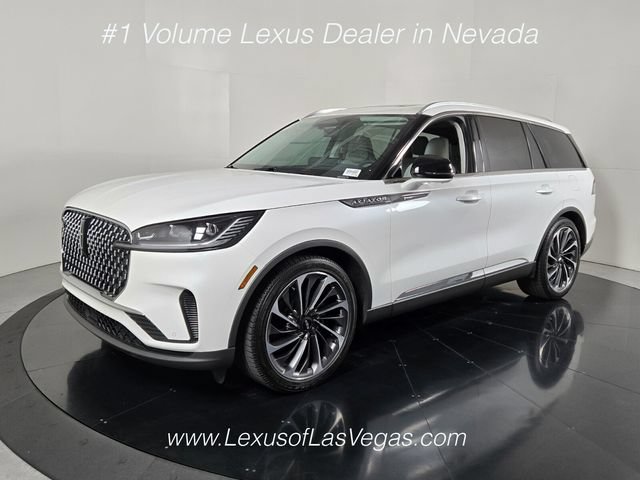 Used 2026 Lincoln Aviator Reserve AWD/4WD image 2