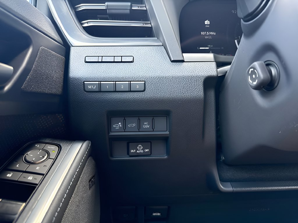 Used 2024 Lexus GX 550 w/ Accessory Package (2T) AWD/4WD image 28