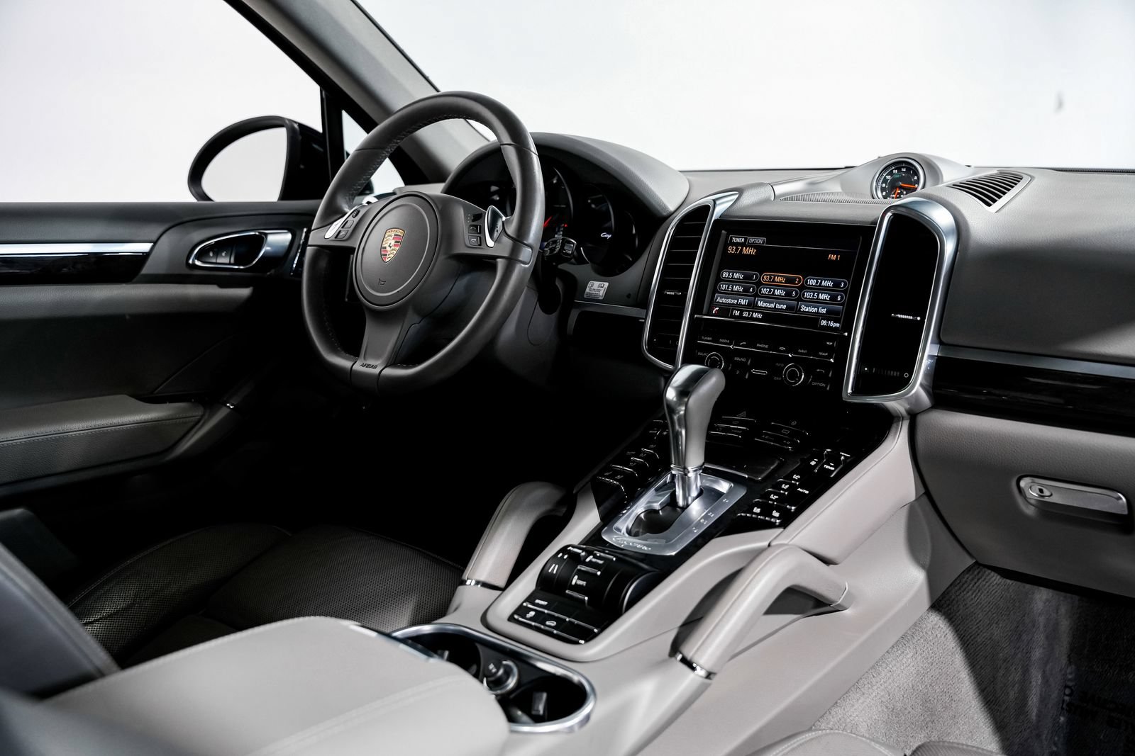 Used 2013 Porsche Cayenne Diesel AWD/4WD image 27