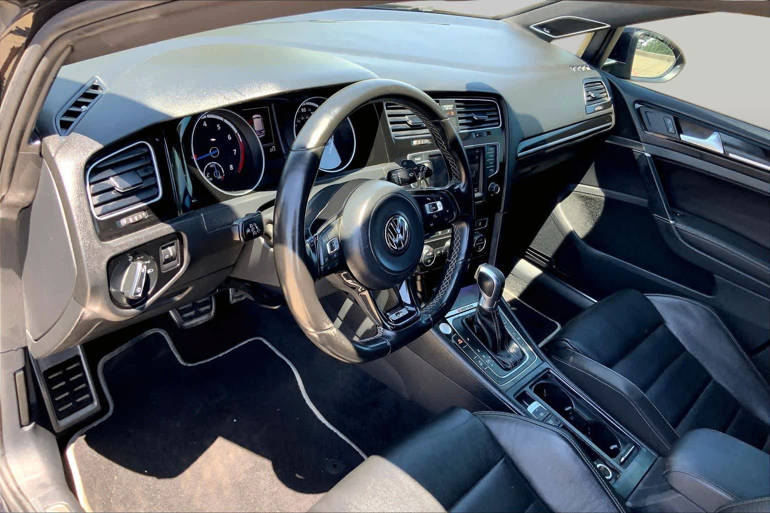 Used 2017 Volkswagen Golf R 4-Door AWD/4WD image 17