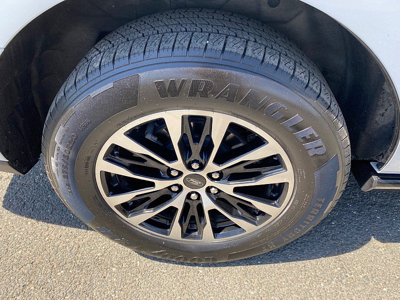 Certified 2025 Ford Expedition Platinum AWD/4WD image 16
