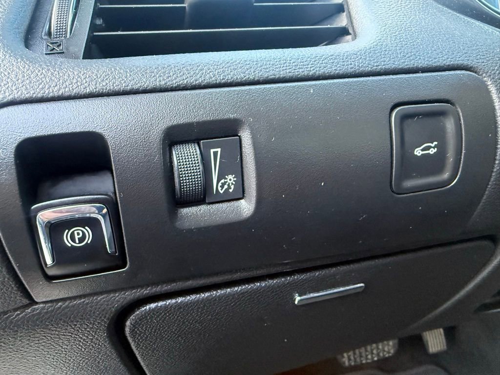 Used 2017 Chevrolet Impala LT FWD image 67