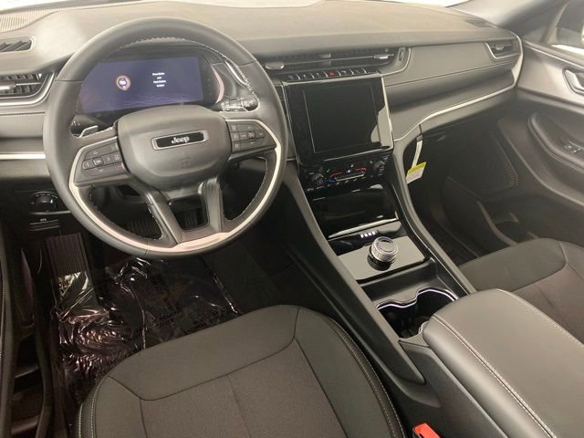 New 2025 Jeep Grand Cherokee Laredo w/ Luxury Tech Group I image 10