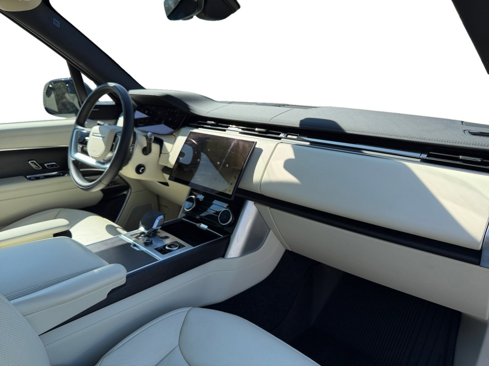 Used 2023 Land Rover Range Rover SE image 23