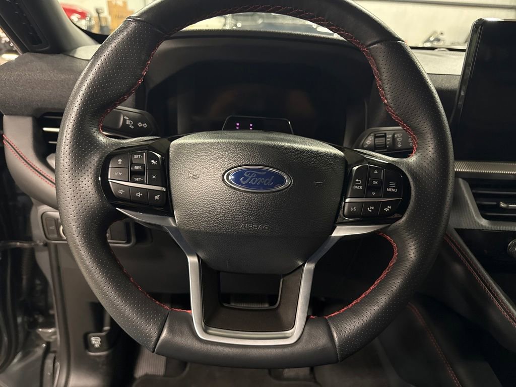 Used 2025 Ford Explorer ST-Line w/ ST-Line Street Pack image 15