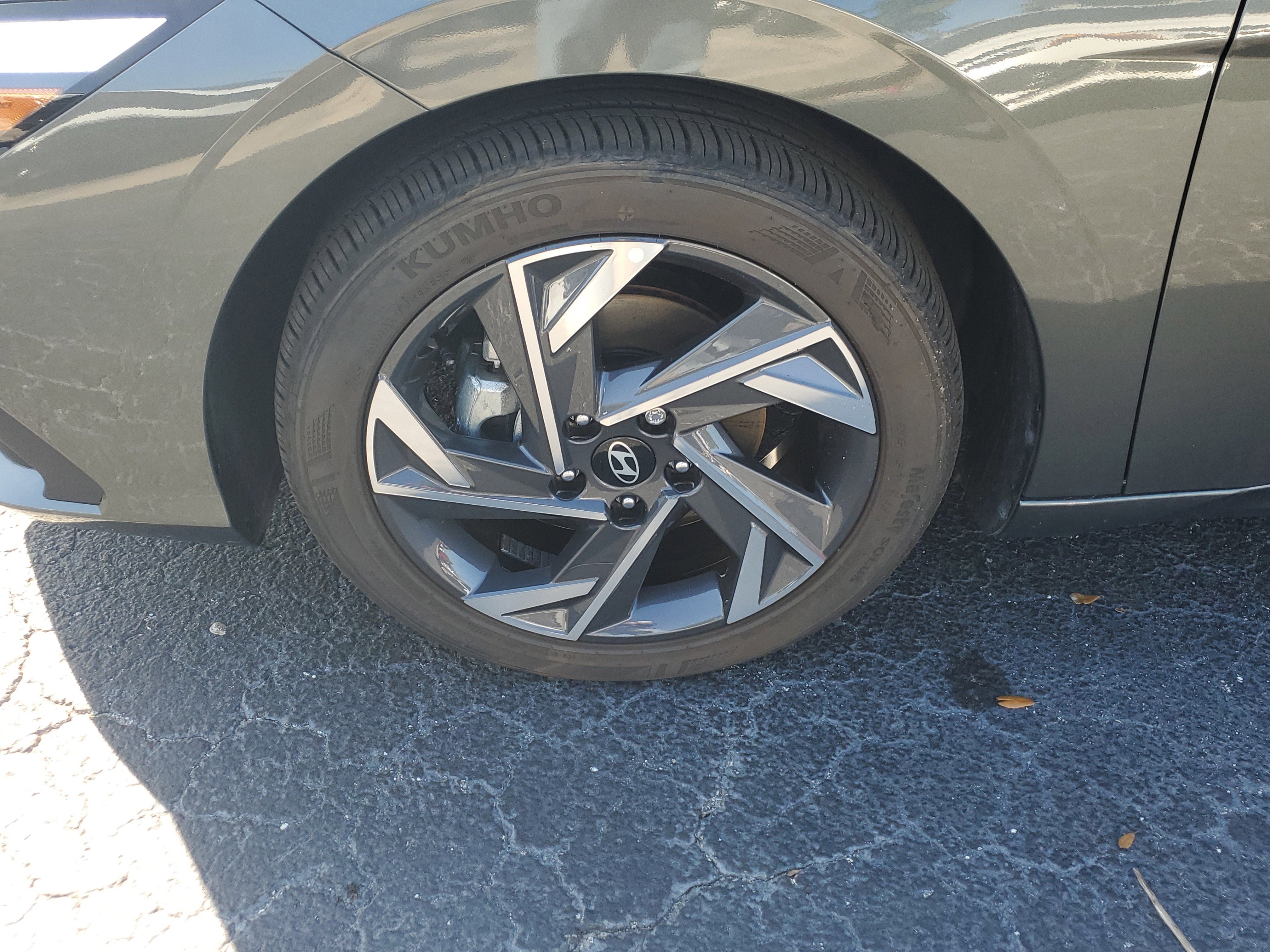 Used 2025 Hyundai Elantra Sport image 4