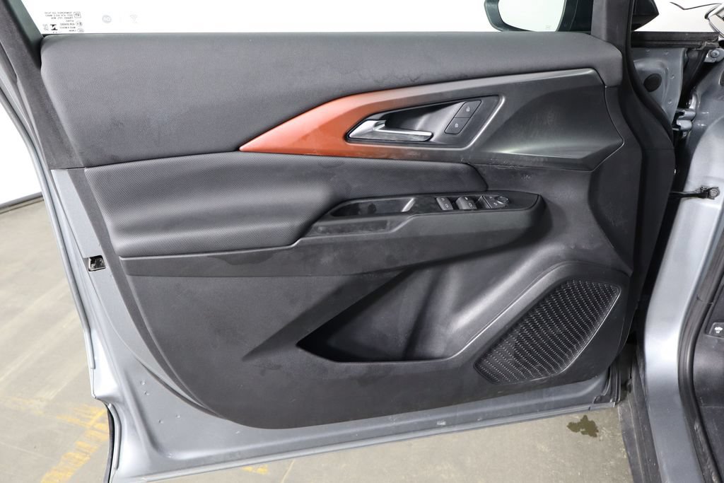 Used 2024 Chevrolet Equinox EV RS FWD image 18
