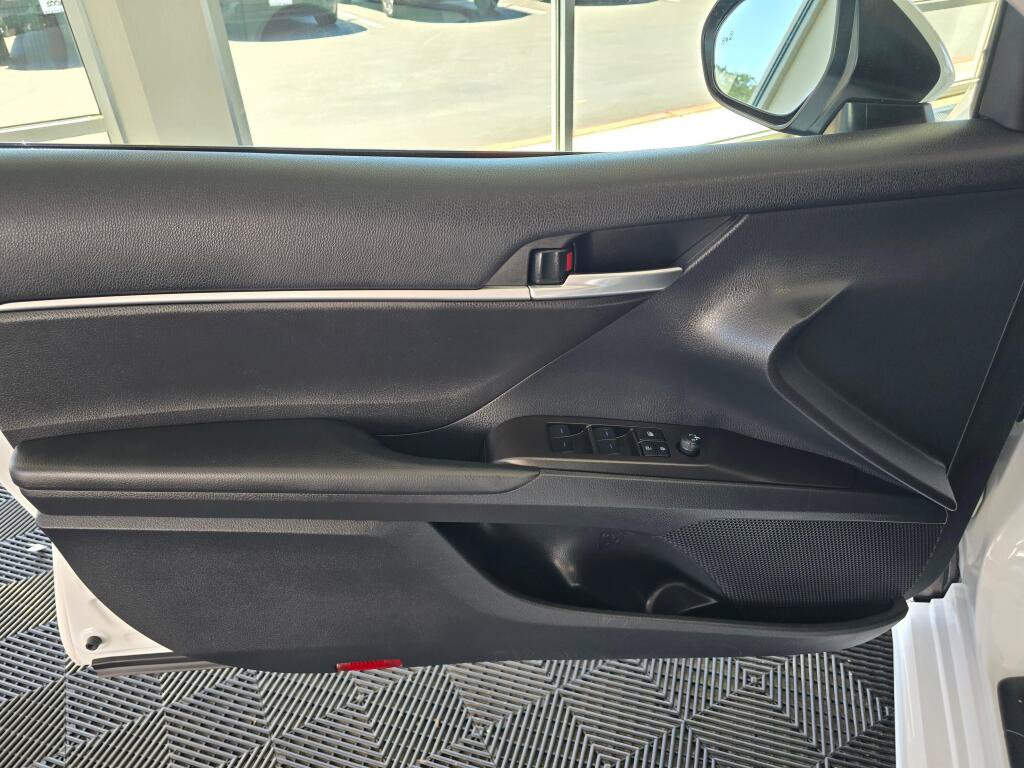 Used 2023 Toyota Camry SE AWD/4WD image 33