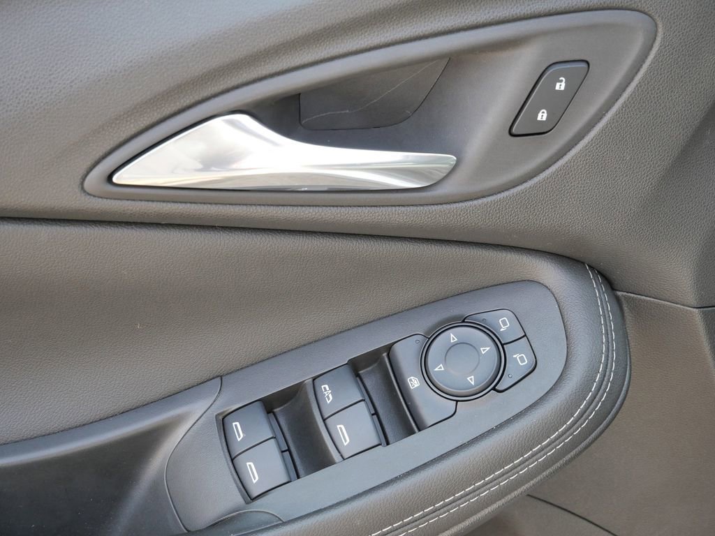 Used 2023 Buick Encore GX Select AWD/4WD image 34