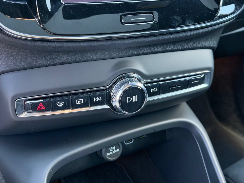 Certified 2023 Volvo C40 P8 Recharge Ultimate AWD/4WD image 34