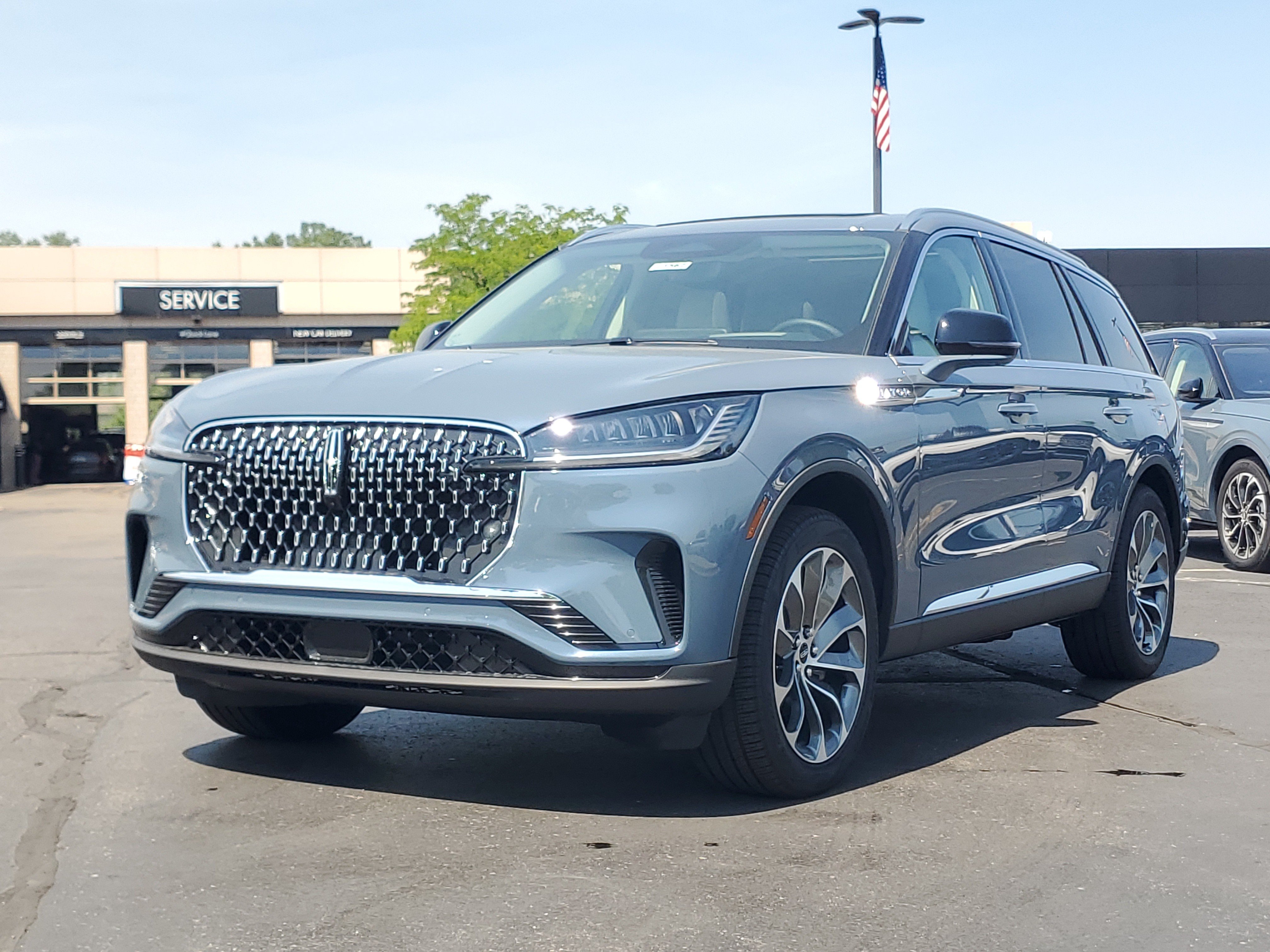 New 2026 Lincoln Aviator AWD image 2