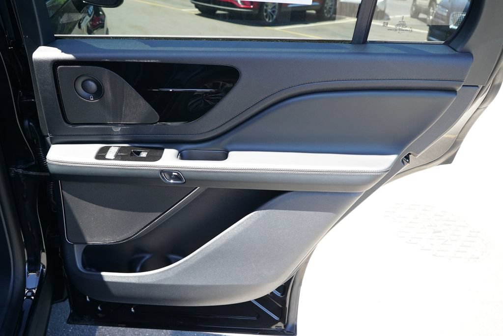 New 2026 Lincoln Aviator AWD image 25