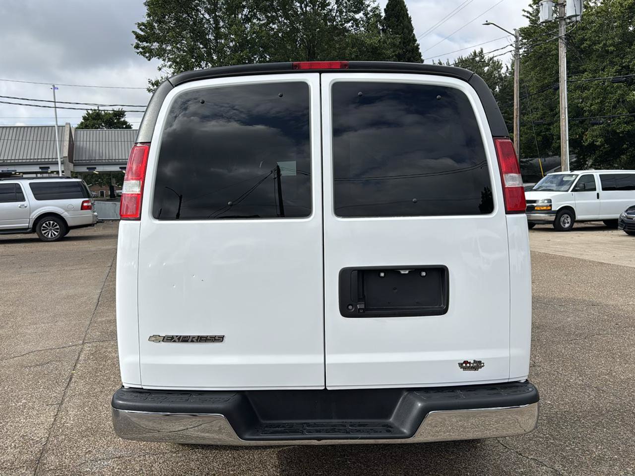Used 2018 Chevrolet Express 3500 LT w/ LT Preferred Equipment Group RWD image 7