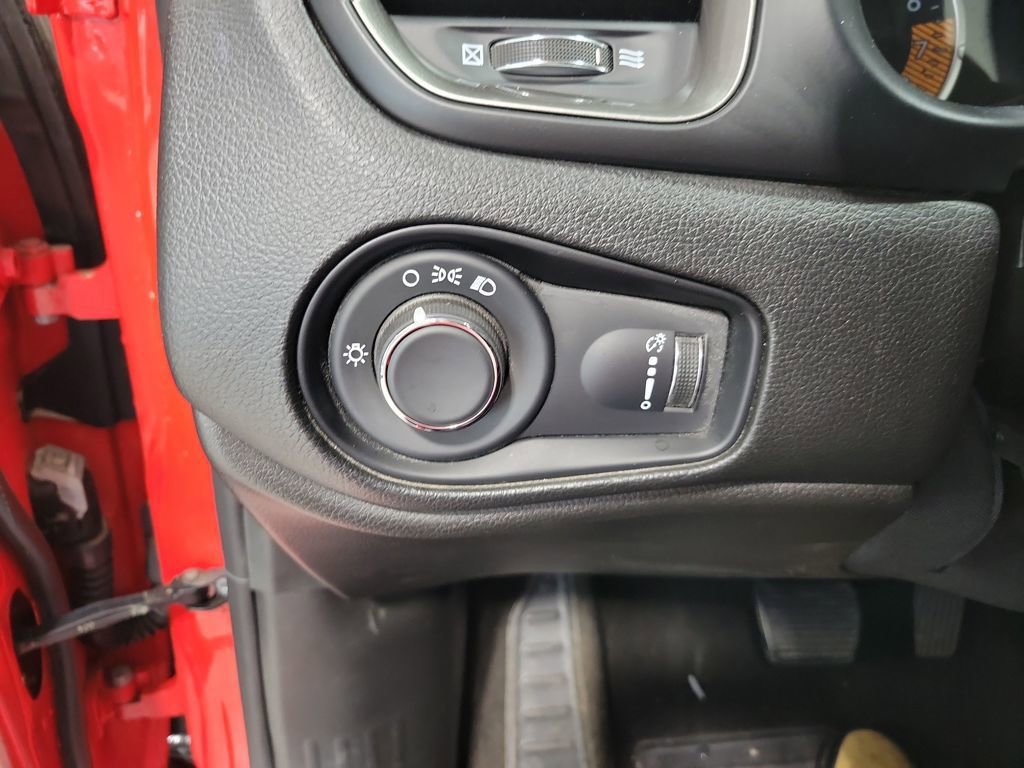 Used 2023 Jeep Renegade Limited w/ Limited Elite Group AWD/4WD image 28