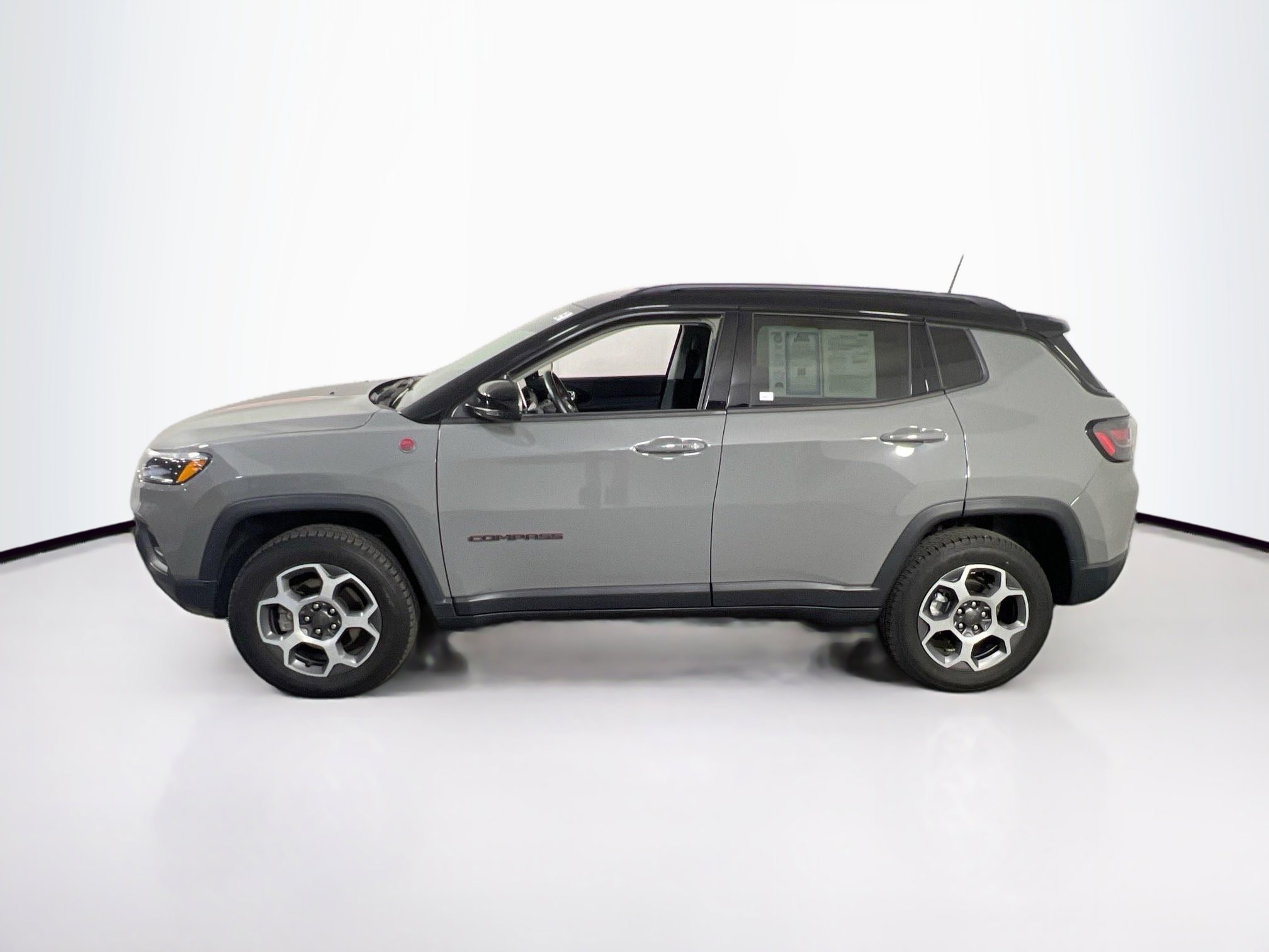 Used 2022 Jeep Compass Trailhawk w/ Trailhawk Elite Group image 8