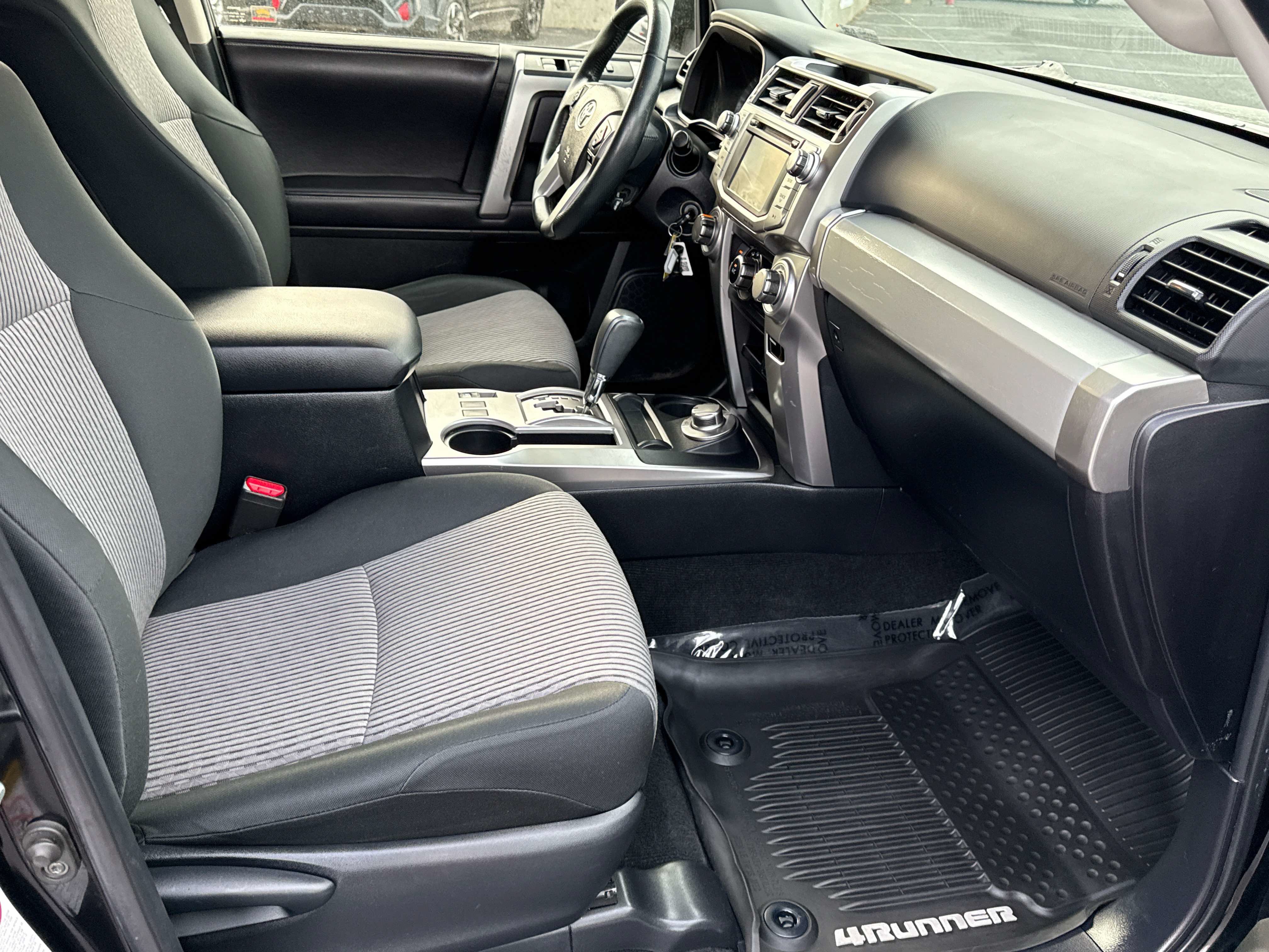 Used 2018 Toyota 4Runner SR5 AWD/4WD image 21