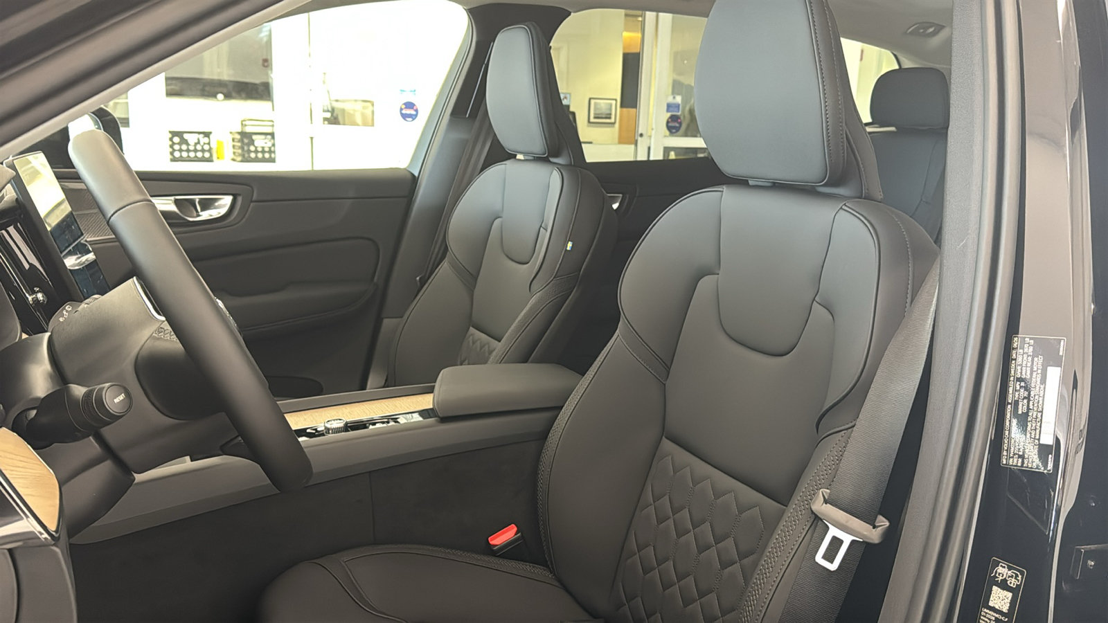 New 2027 Volvo XC60 B5 Plus AWD/4WD image 23