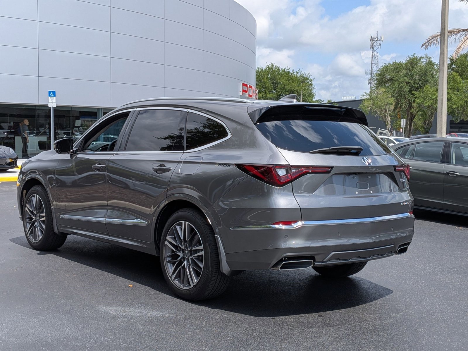 Used 2025 Acura MDX SH-AWD w/ Advance Package image 3