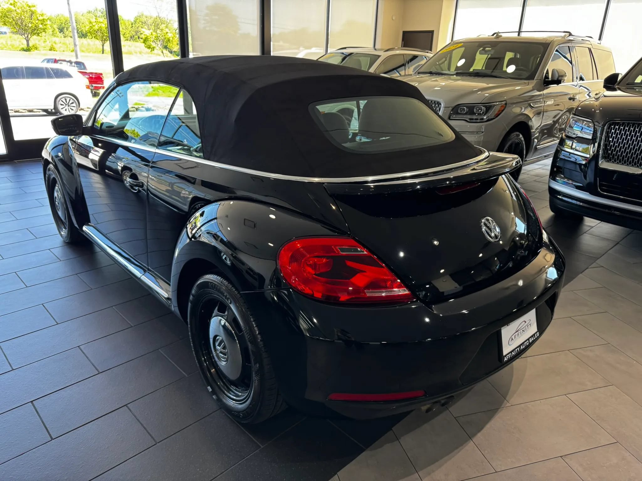 Used 2015 Volkswagen Beetle 1.8T FWD image 29