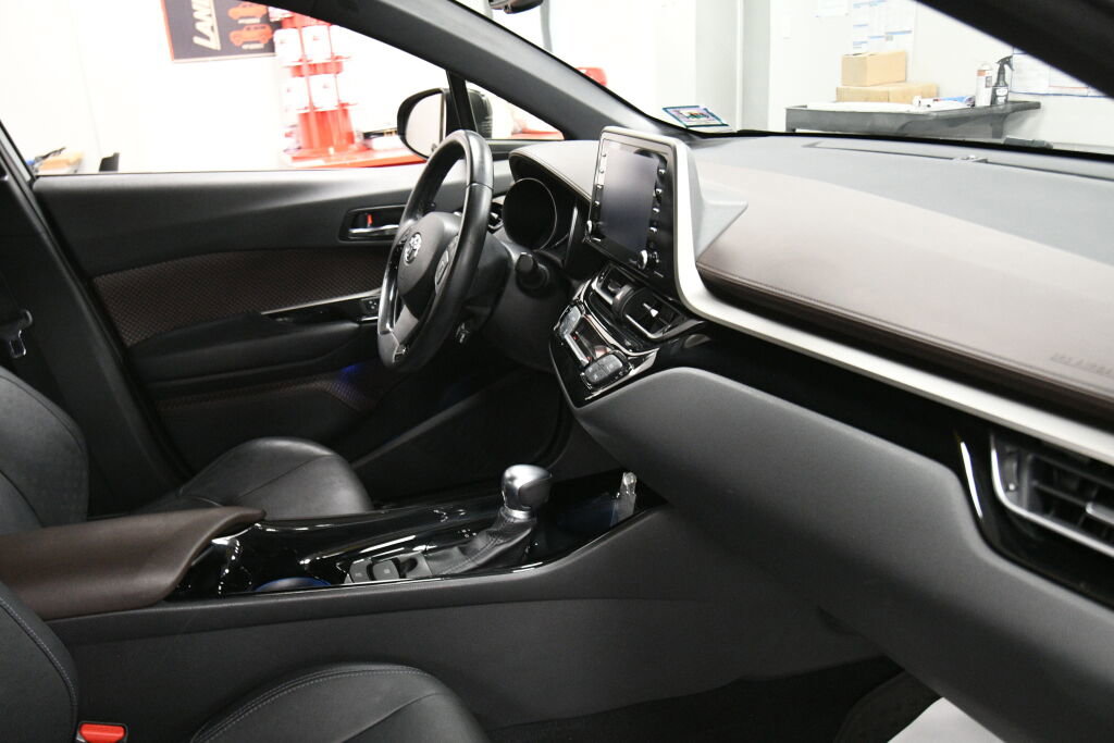 Used 2019 Toyota C-HR Limited image 28