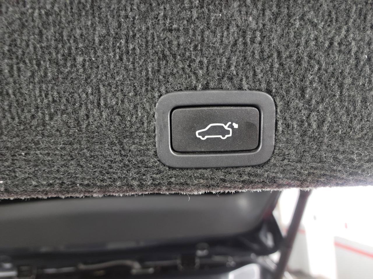 Used 2015 Volvo XC60 T6 w/ Proximity Package image 30