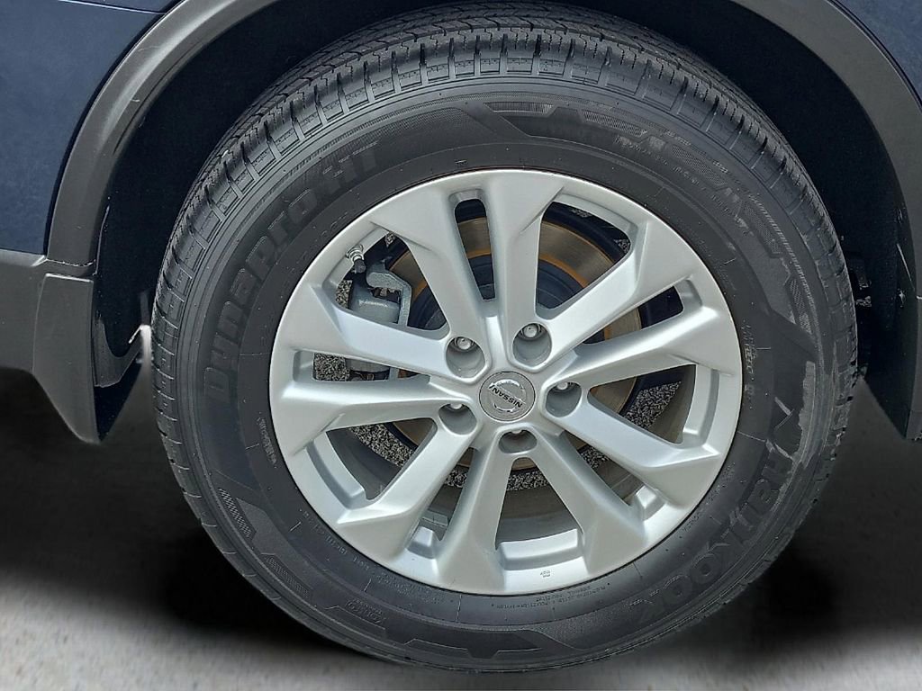 Used 2016 Nissan Rogue SV w/ SV Premium Package image 8