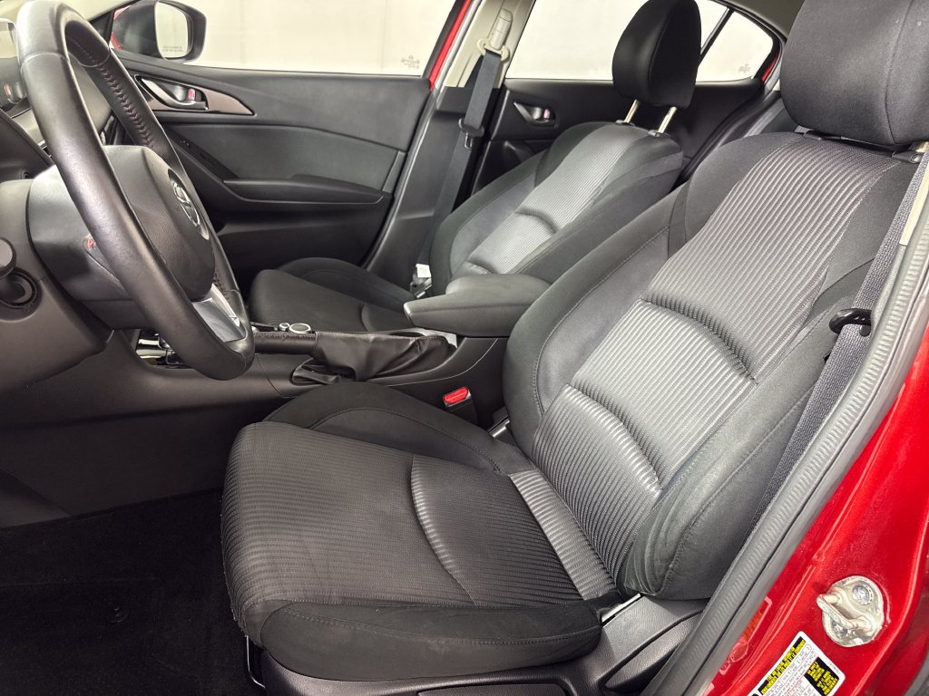 Used 2016 MAZDA MAZDA3 i Touring FWD image 11
